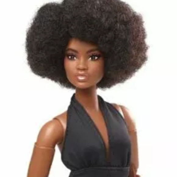 SOLD OUT Barbie Signature Looks Doll - Picture 3 of 13